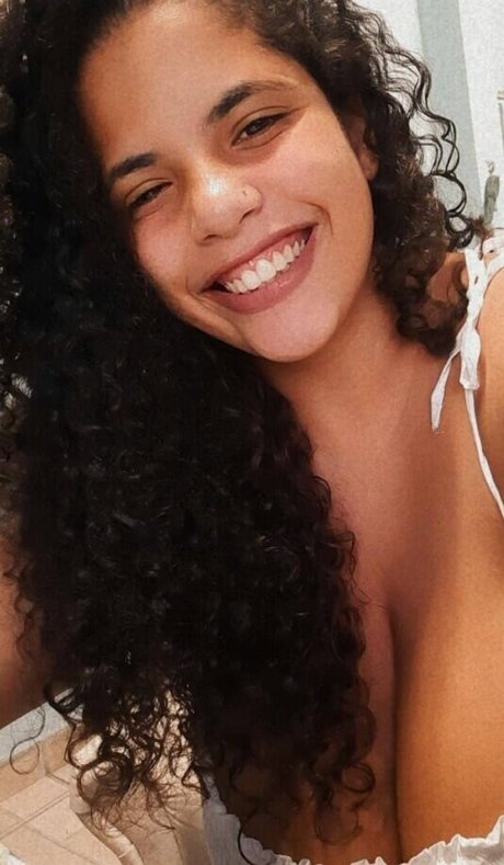 Mayla Coimbra ポルノモデル 画像