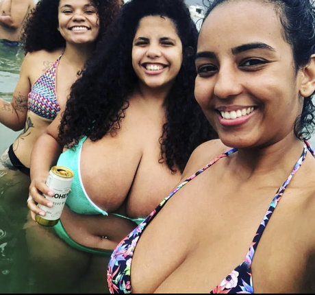 Mayla Coimbra エロティックなポルノスター 写真