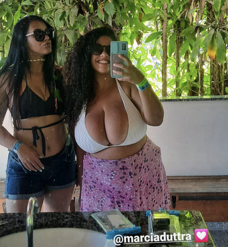 Mayla Coimbra セックスモデル 画像