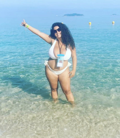 Mayla Coimbra ホットモデル アーカイブ