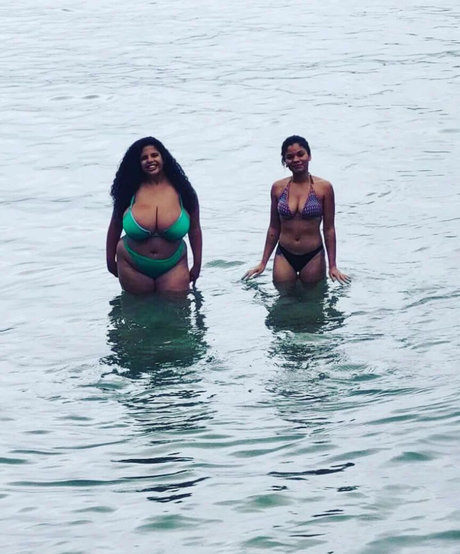 Mayla Coimbra アートスター 写真