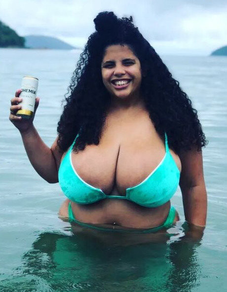 Mayla Coimbra 無料のスター 写真