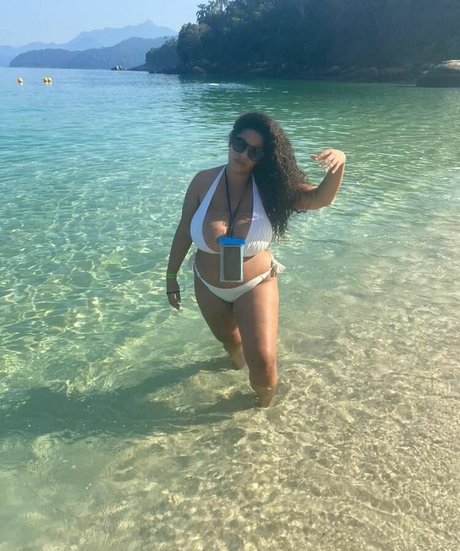 Mayla Coimbra 限定スター 写真