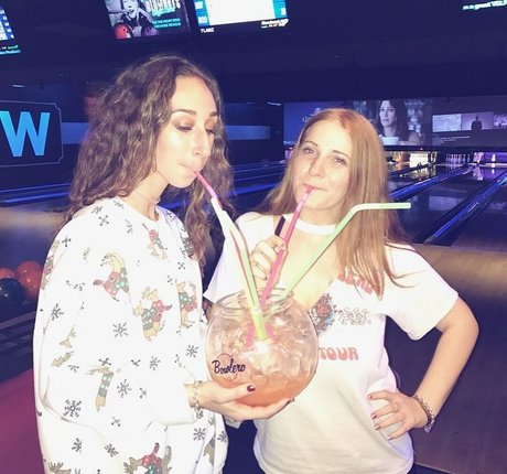 DMV オンリーファン セクシーヌード 画像