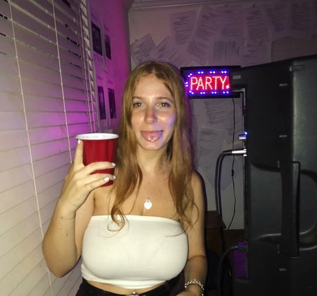 ティーンフィンガリングOnlyFans セックス ギャラリー