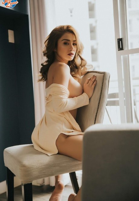 Bianca Peralta ヌードモデル 写真