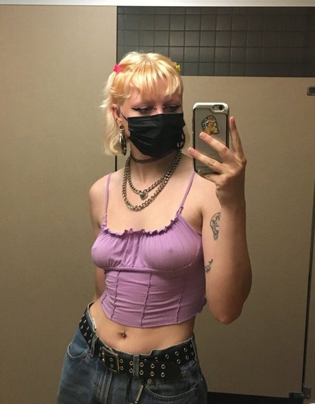 gothbimboxxx スター ヌード 写真