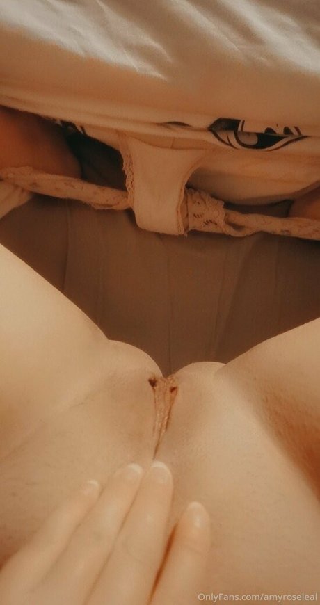 18歳のOnlyFans アート裸 写真