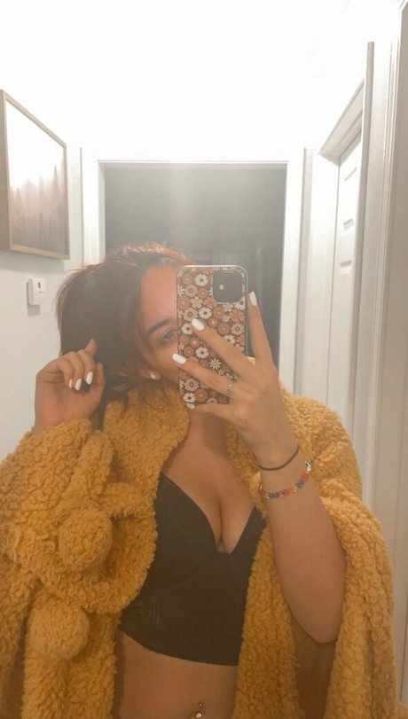 公共の場での猫のOnlyFans ベスト 写真