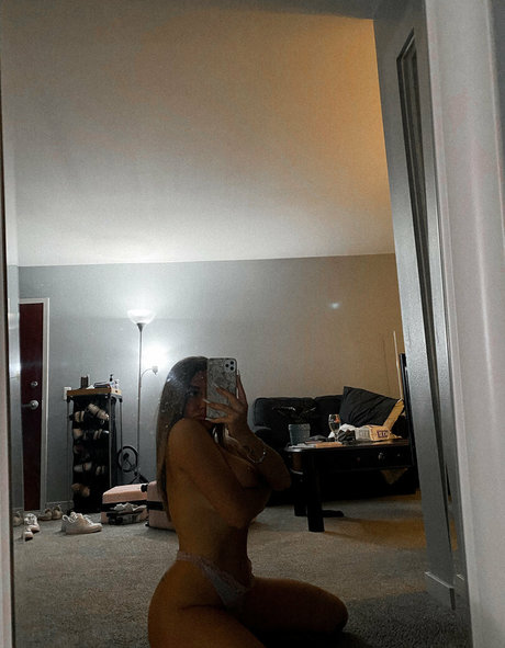 Rochelllle ヌード女優 画像