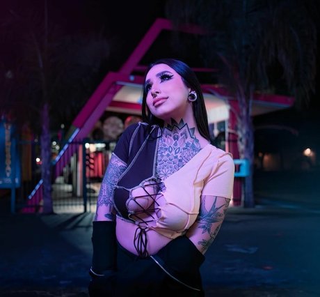 かわいい巨乳OnlyFans ヌード 写真