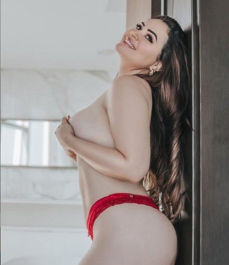 Fabricia Freitas ポルノスター アダルト 画像