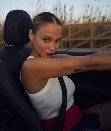 Rose Bertram ホットなモデル 写真
