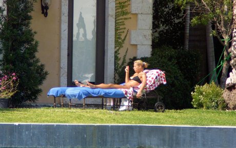 ニューハーフ巨乳OnlyFans アートヌード 画像