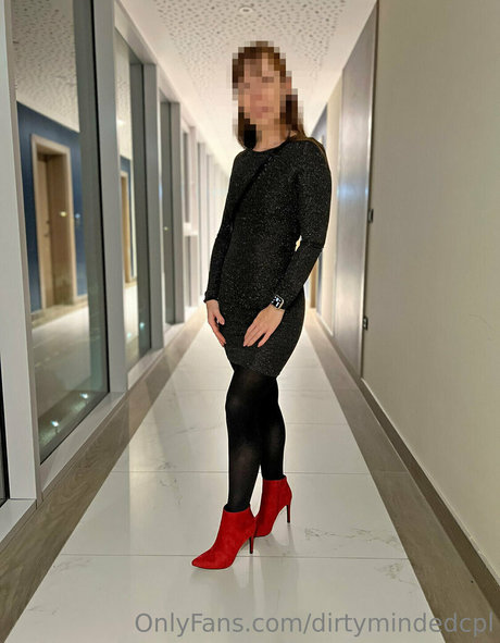 スターティーンオンリーファンズ アダルト 写真