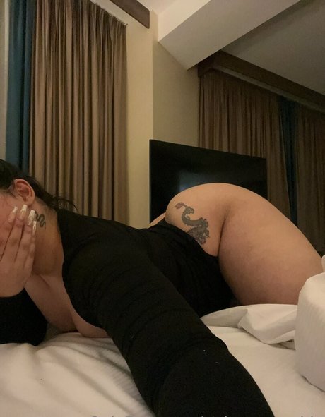 Mel Farahmand アートモデル 画像