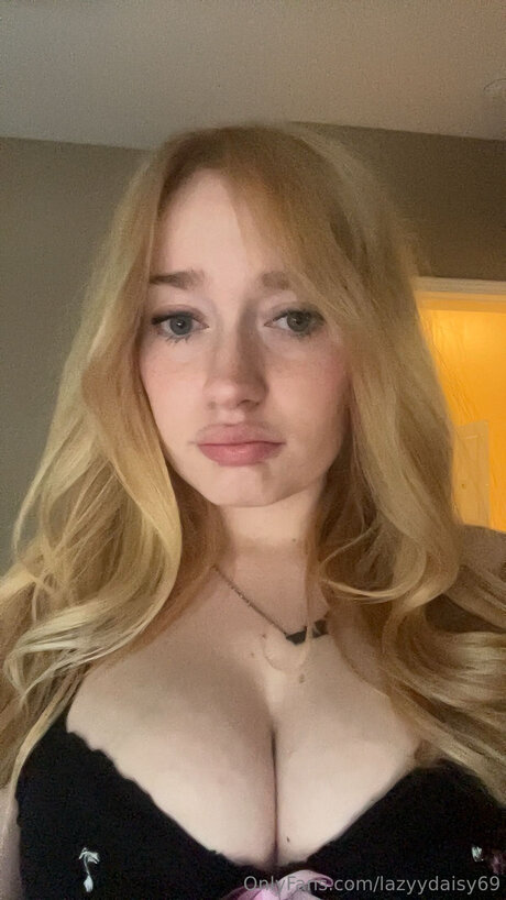 Lazyydaisy69 スター xxx ギャラリー