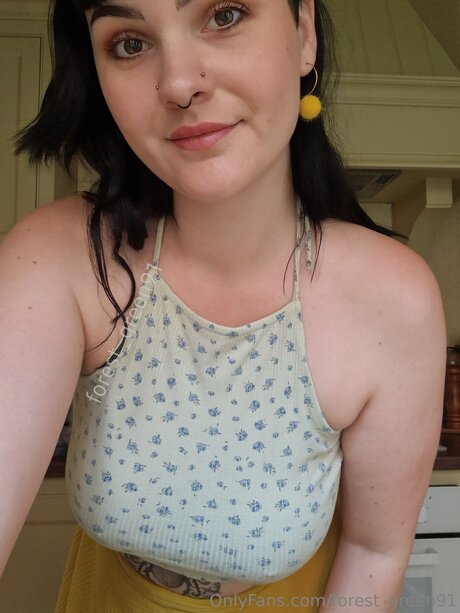 小柄なBBC OnlyFans セクシーヌード 写真