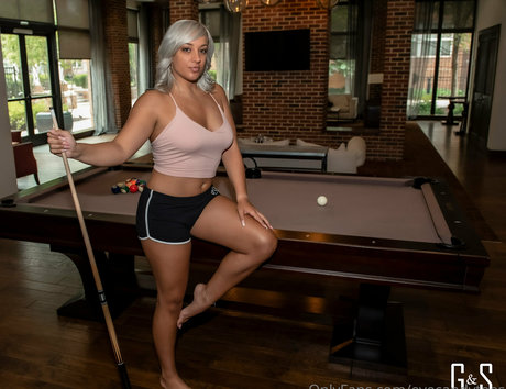 ニューハーフ巨乳OnlyFans 可愛い 写真