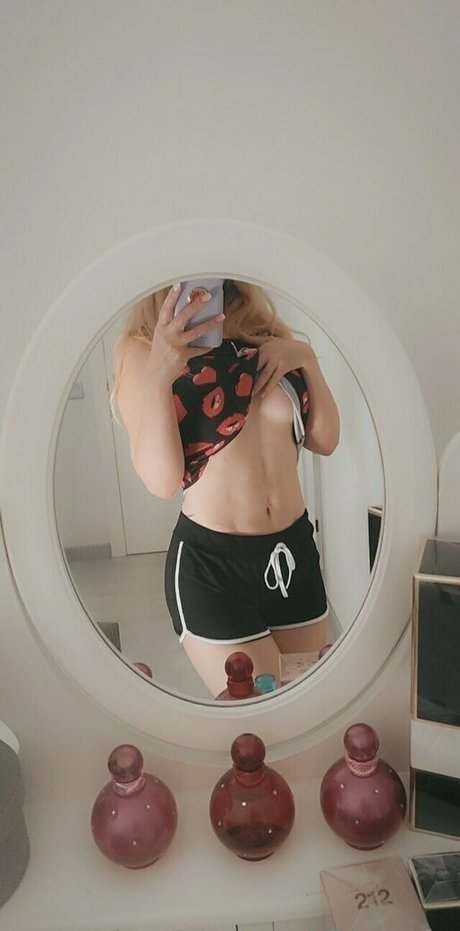 ティーンプッシーOnlyFans 美しいヌード 写真