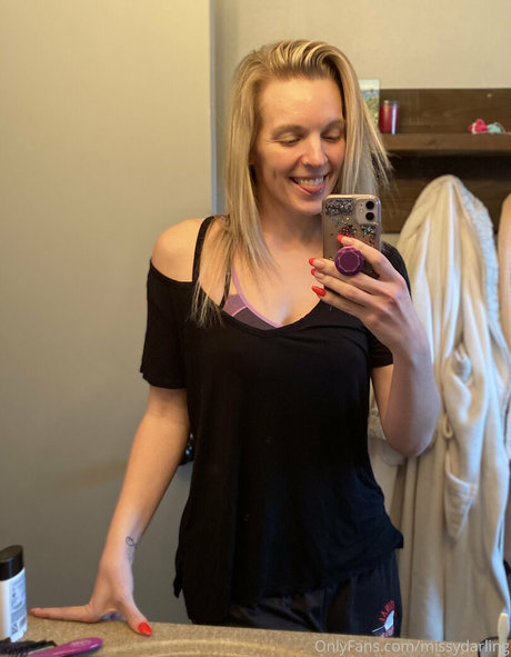 水中オンリーファン ホット裸 写真