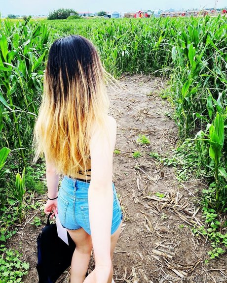 チンコを持つ女たち OnlyFans セックス ギャラリー