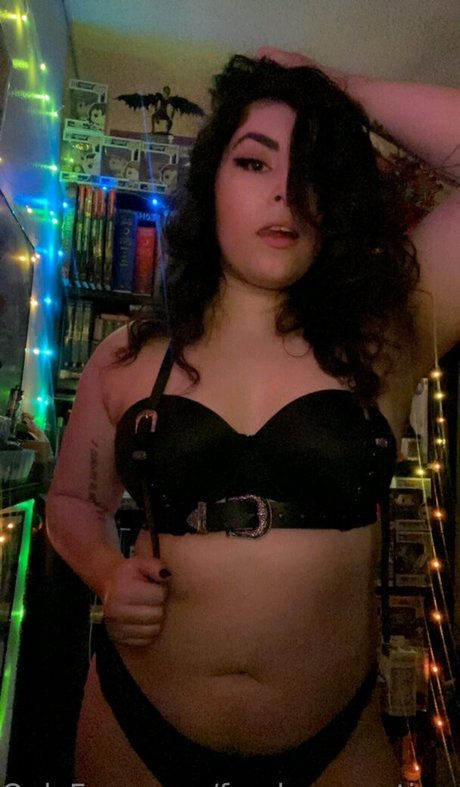 大きな黒い猫OnlyFans エロチック 写真