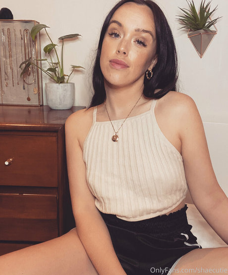 Shae Cutie ポルノモデル 画像