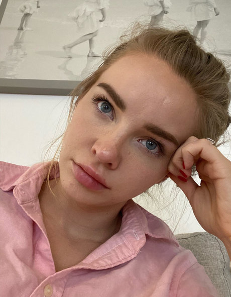 裸のプリンセスOnlyFans ヌード ギャラリー