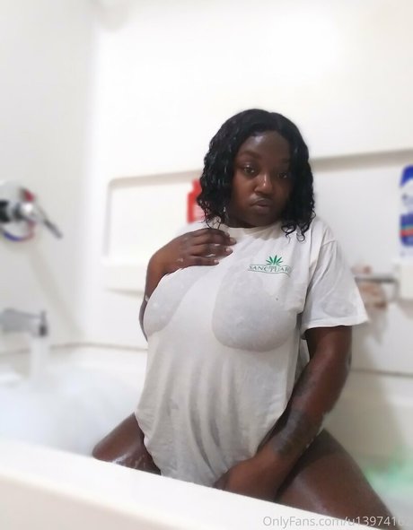 girlyvixxxen ポルノスター アダルト 写真