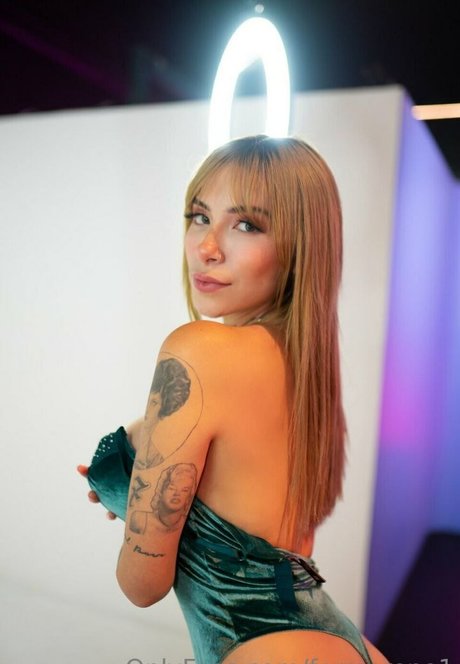 美しいベイビーOnlyFans 裸 画像