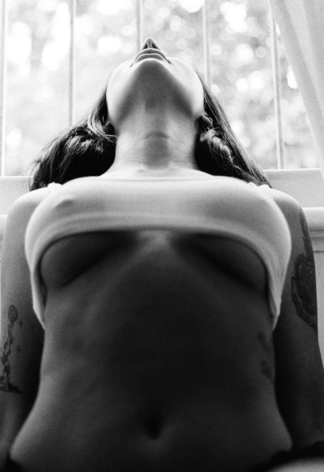 エボニートップオンリーファン ポルノ 画像