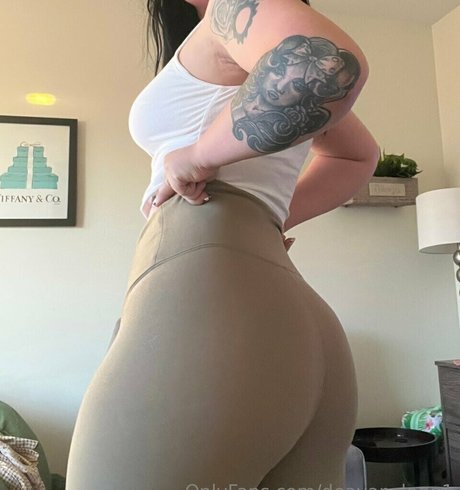 公共の場での猫のOnlyFans ホットヌード 画像