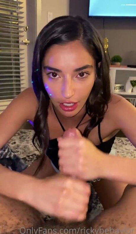 Emily Willis 素敵なモデル 写真