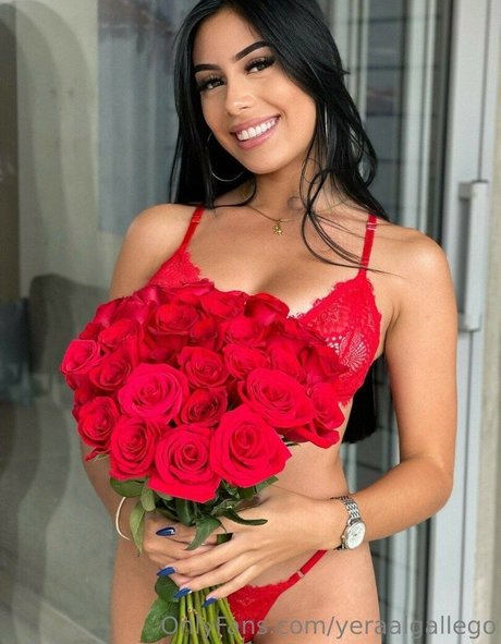 イタリア人熟女OnlyFans ホットセクシー 写真