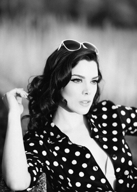 Nicole Vaunt 完璧なスター 写真