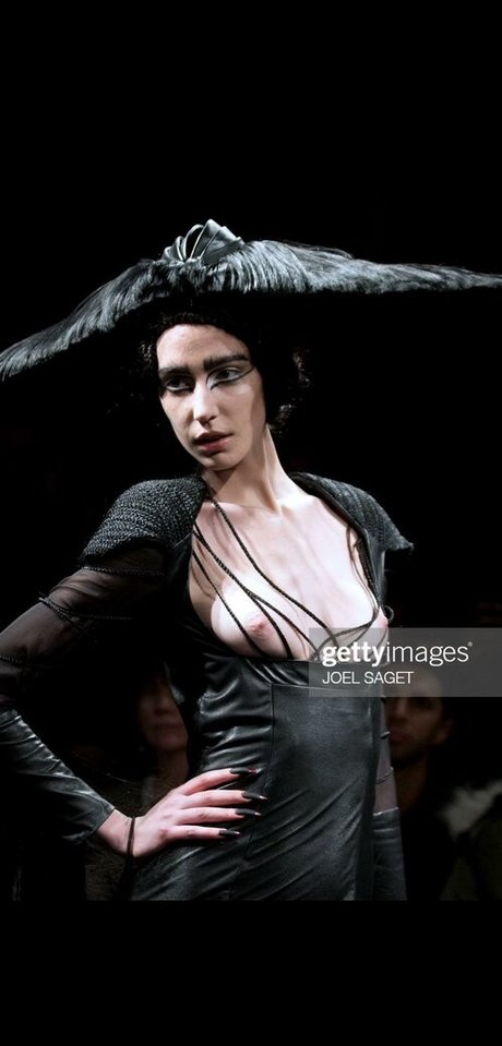 Amelie Lens アートスター 写真