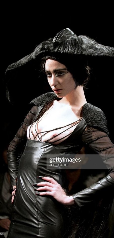 Amelie Lens ヌードスター 画像