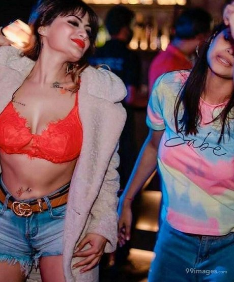 Suhaani Laskar ポルノスター ヌード 画像