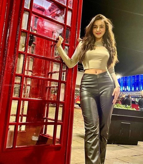 Ankitta Sharma ヌードのポルノスター ギャラリー