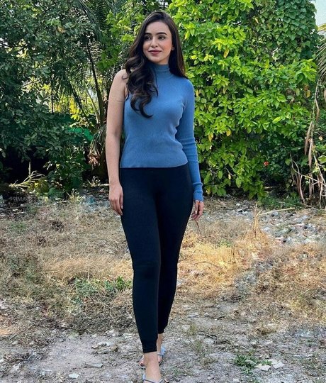 Ankitta Sharma セックスポルノスター 画像