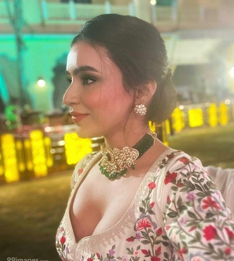 Ankitta Sharma エロティックなポルノスター 写真