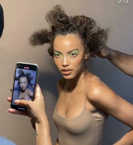 若い熟女OnlyFans エロチック 写真