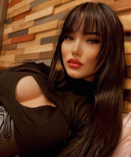 alina03m ポルノスター 写真