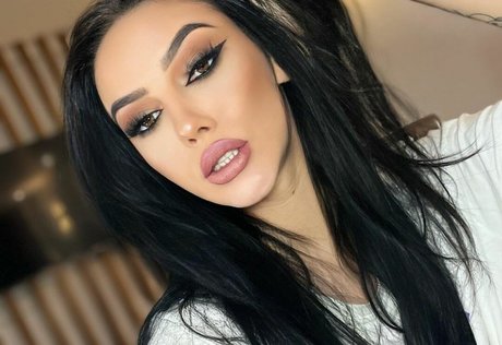 alina03m 裸モデル 写真