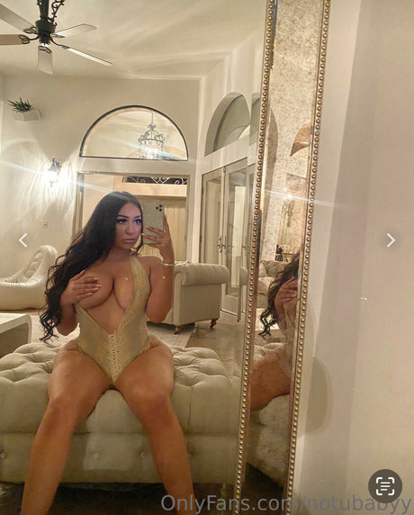 notubabyy セクシーモデル 写真