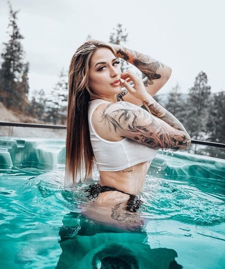 jordan waldner ヌードモデル 画像