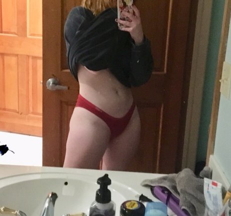 Izzyisdying かわいいポルノスター 写真