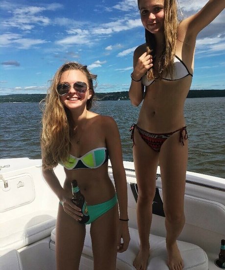 Aurora Straus ポルノスター ヌード 画像