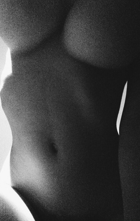 SpanishGrimes ポルノモデル 写真